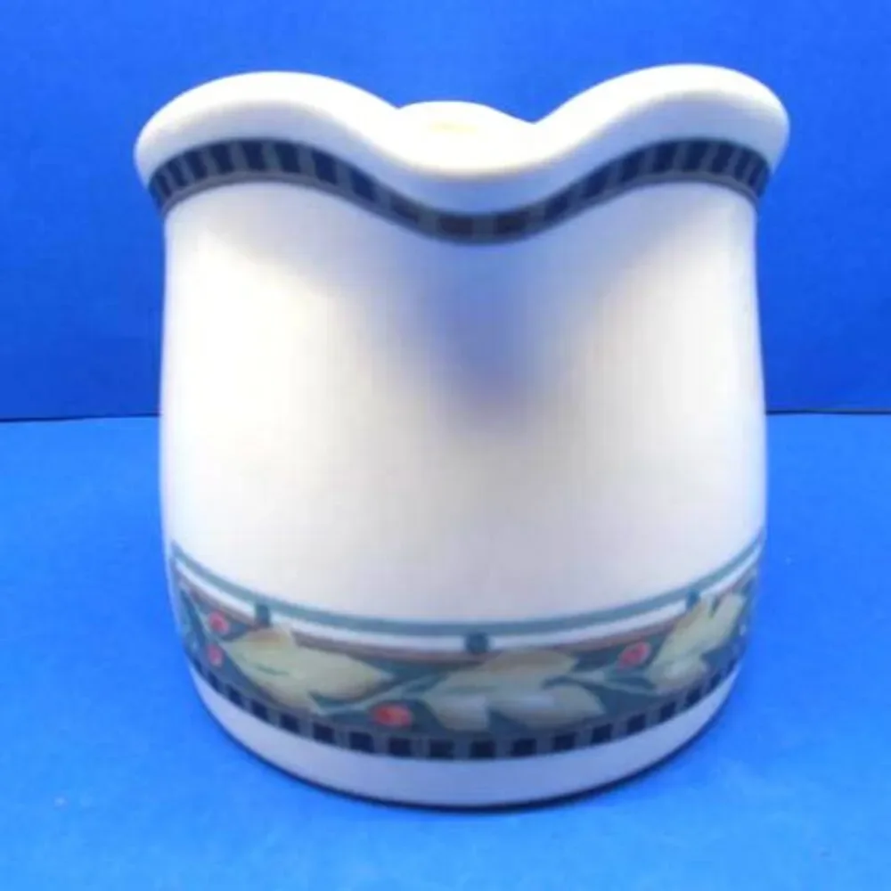 Pfaltzgraff Portfolio Forest Large Gravy Boat Excellent Condition